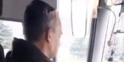 Майже Цезар: у Харкові маршрутник кермував авто і одночасно грав в ігри на телефоні (відео)