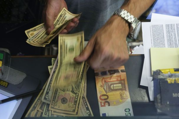 Курс валют на 5 мая: сколько стоят доллар, евро и злотый