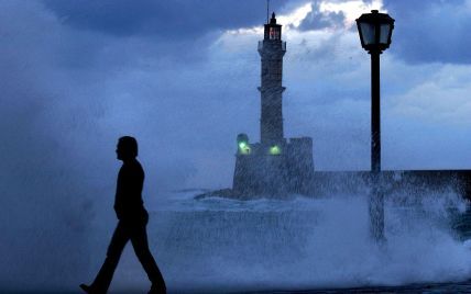 Остров Крит страдает от мощного шторма, есть жертва