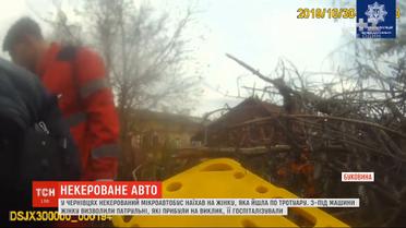 В Черновцах неуправляемый микроавтобус наехал на женщину, которая шла по тротуару