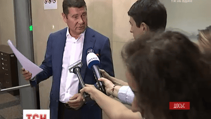 Соломенский районный суд арестовал банковские счета Онищенко и деньги латвийских фирм