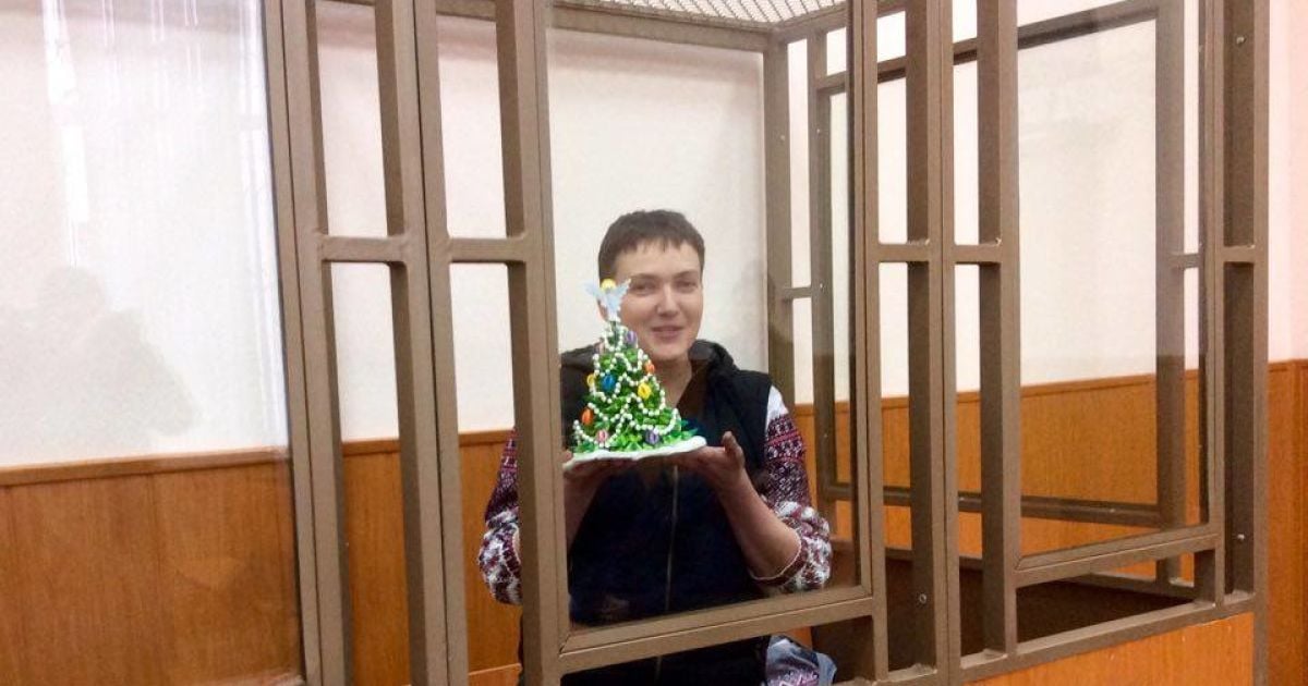 Савченко доставили у суд на шостий день голодування з подарунком для суддів