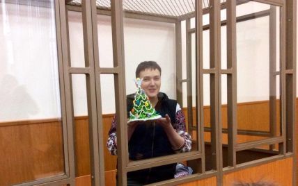 Савченко доставили у суд на шостий день голодування з подарунком для суддів