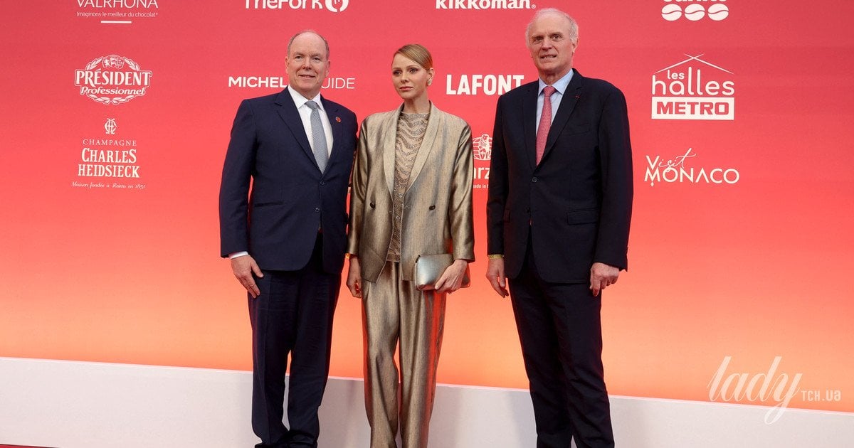 Князь Альбер II, його дружина княгиня Шарлін та директор Michelin Group Флоран Менего