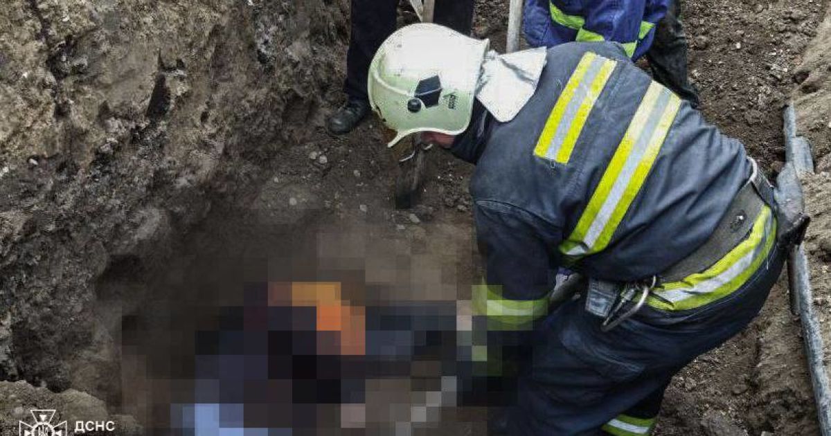 На Вінниччині рятувальники дістали з-під завалу загиблу людину Фото: ДСНС