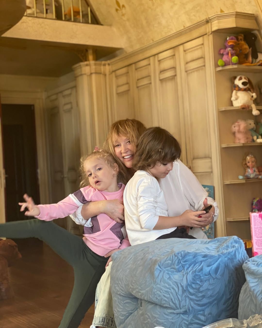 Алла Пугачева с детьми / © instagram.com/maxgalkinru