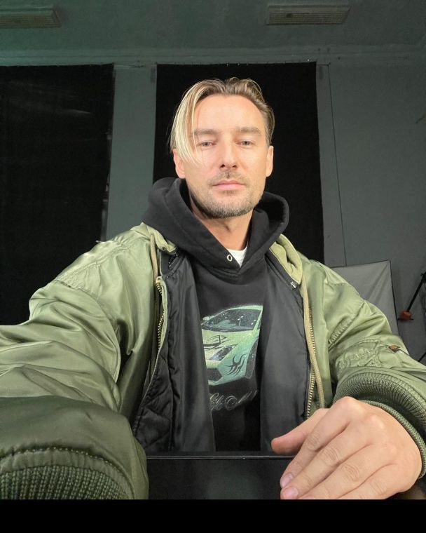 Алан Бадоев рассказал об отношениях с детьми и раскрыл, как часто с ними видится во время войны