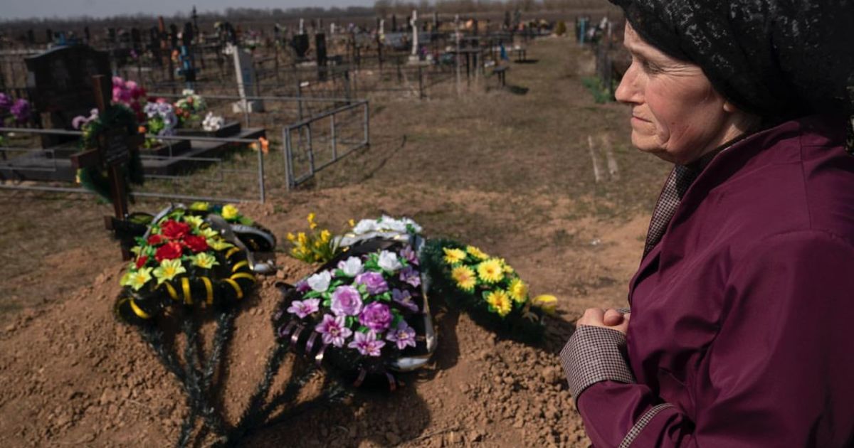 Шукали "нацистів", грабували, катували й вбивали: мешканці села на Миколаївщині розповіли про 10-денний терор окупантів (фото)