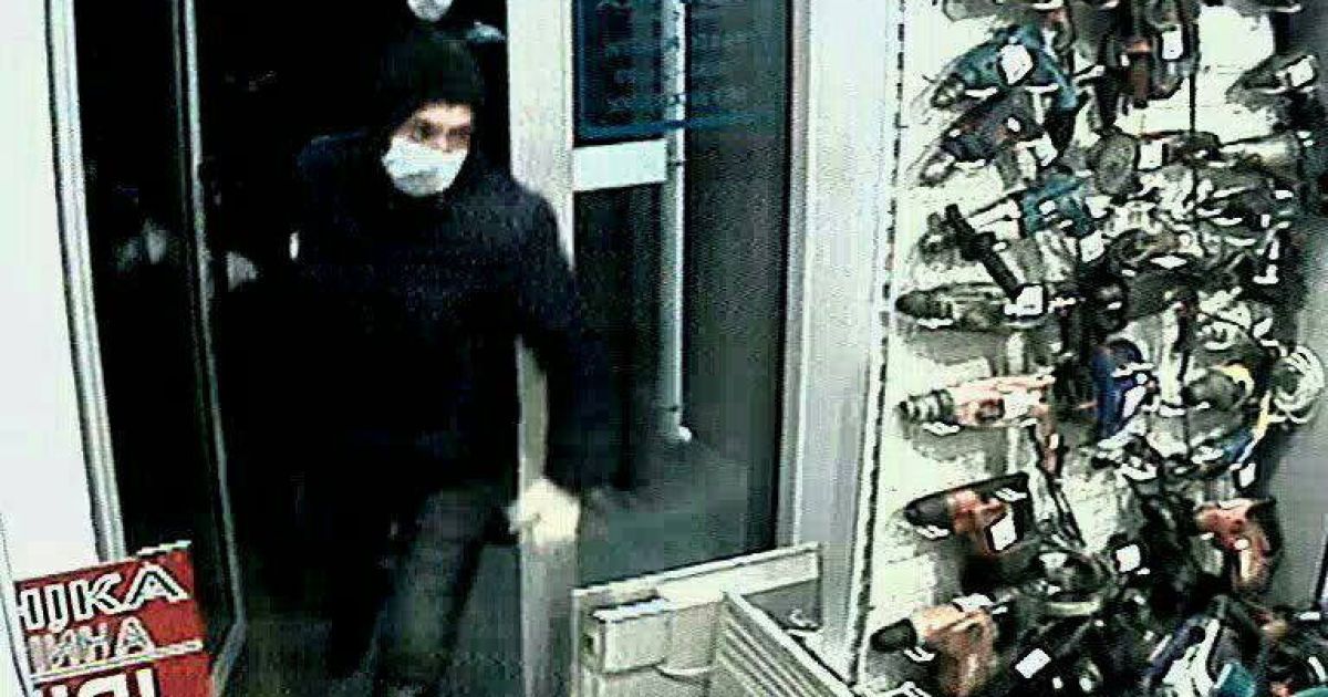 у Києві розбійники обікрали комісійний магазин_2 / © Facebook/Оксана Блищик