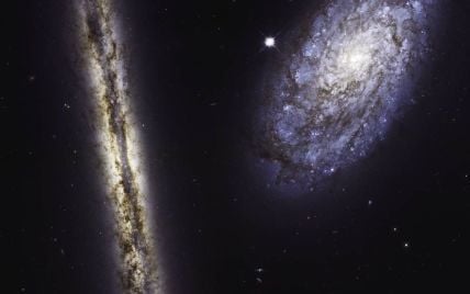 NASA показало зрелищный снимок двух спиральных галактик