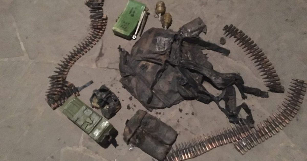На Донеччині знайшли обгорілий ранець десантника з РФ_2