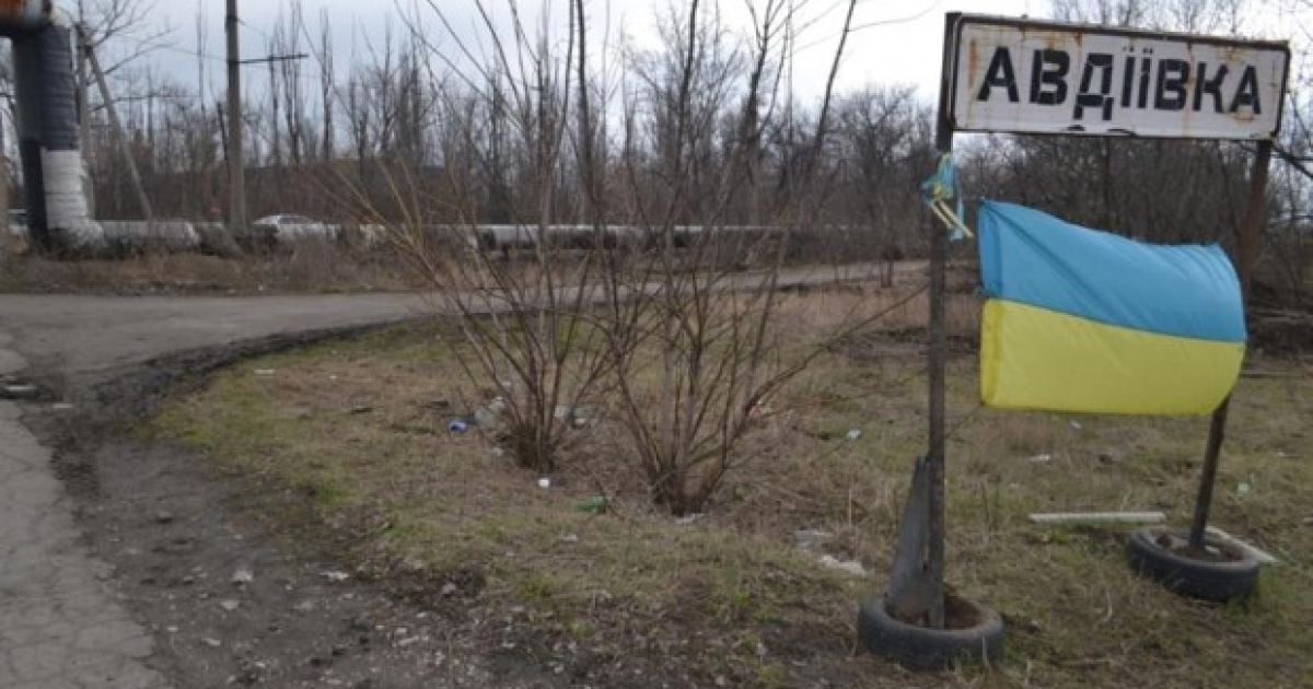 В Сети опубликовали видео ночного обстрела боевиками Авдеевки из "Градов"