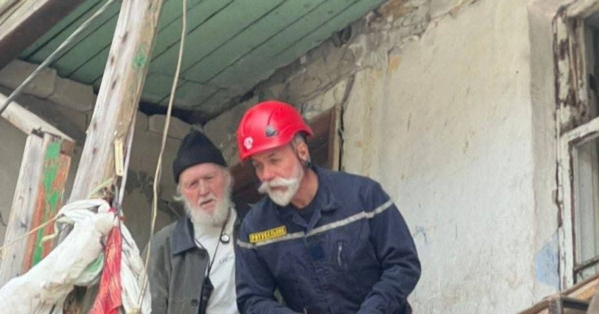 Майже тиждень під уламками: в Одесі з-під завалів врятували маленького плазуна (фото)