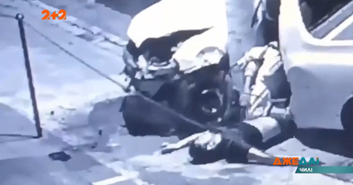 В чили пикап влетел в столб на полном ходу