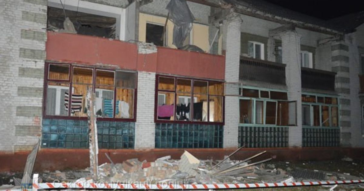 Потрощені вікна та уламки надворі. На Волині у житловому будинку пролунав потужний вибух