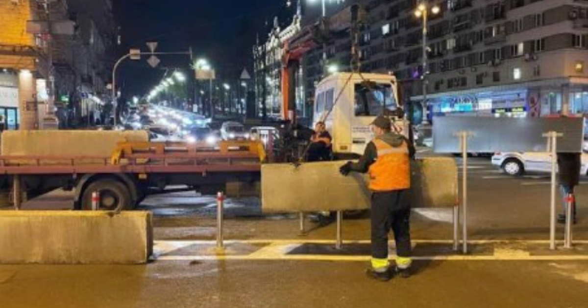 В Киеве внедрили радикальные методы борьбы с незаконной парковкой возле Бессарабки: фото