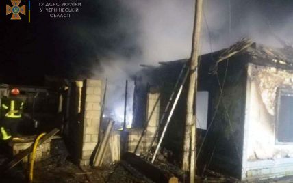 Будинок повністю згорів: подробиці загибелі жінки та трьох маленьких дітей у Чернігівській області (фото)