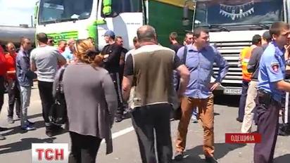 Въезд в Одессу заблокирован очередью из фур