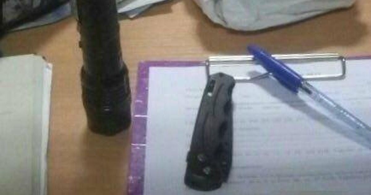 В Киеве агрессивные молодчики угрожали прохожему ножом и электрошокером