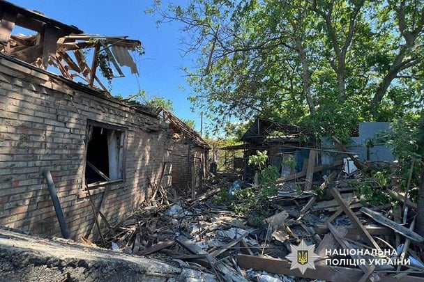 РФ обстріляла спальний район на Дніпропетровщині: багато постраждалих, серед них є діти - news image