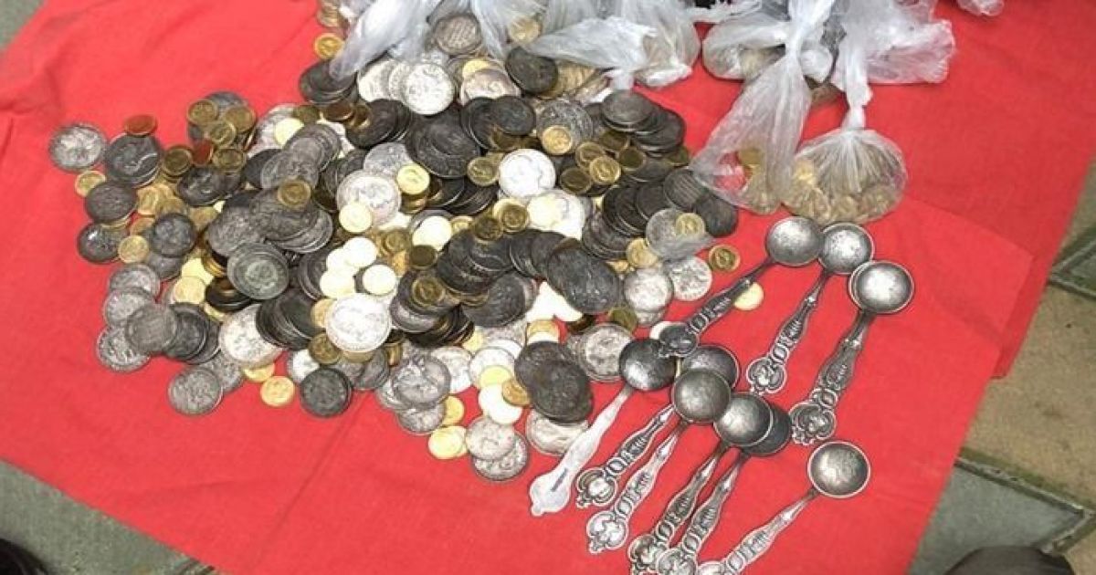 "Царські монети" на 1,5 мільйона послушнику Лаври продали громадяни Росії