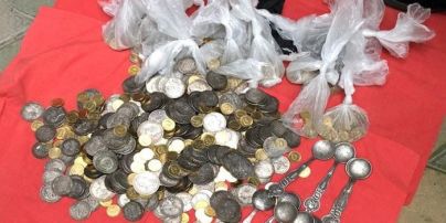 "Царські монети" на 1,5 мільйона послушнику Лаври продали громадяни Росії