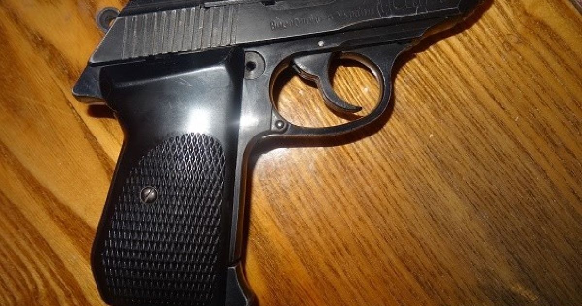 У Києві чоловік відібрав у підлітків гроші, погрожуючи їм пістолетом_3 / © ГУ НП у г. Киеве