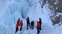 В России на Камчатке турист погиб во время обрушения льда на водопаде, еще четверо — в ловушке (фото, видео)