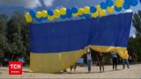 Новости с фронта: в Светлодарске запустили в небо украинский флаг