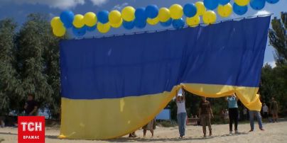 Новости с фронта: в Светлодарске запустили в небо украинский флаг