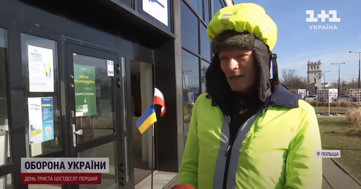 Поляк вивчив фразу про корабель і зібрався до Києва на ровері з місією, а ще захопив "світло" для українських дітей