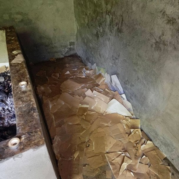 В Чернобыле совершили надругательство над могилами. Фото: ОЕОУ