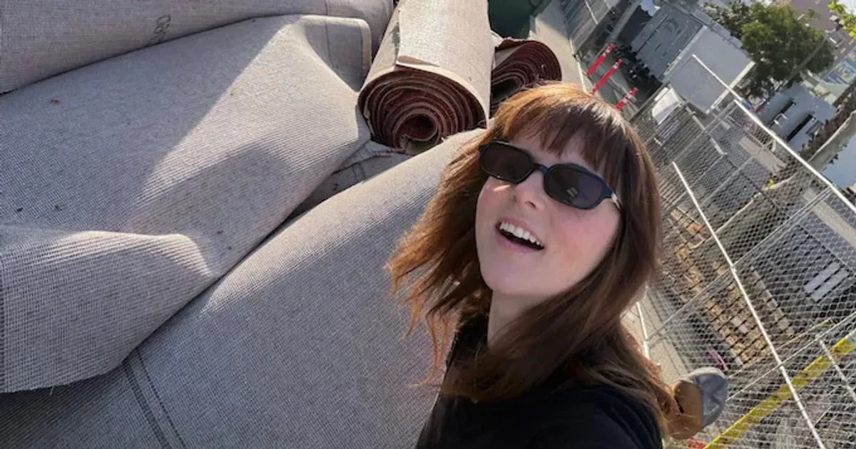 Девушка нашла на помойке легендарную красную дорожку Оскара