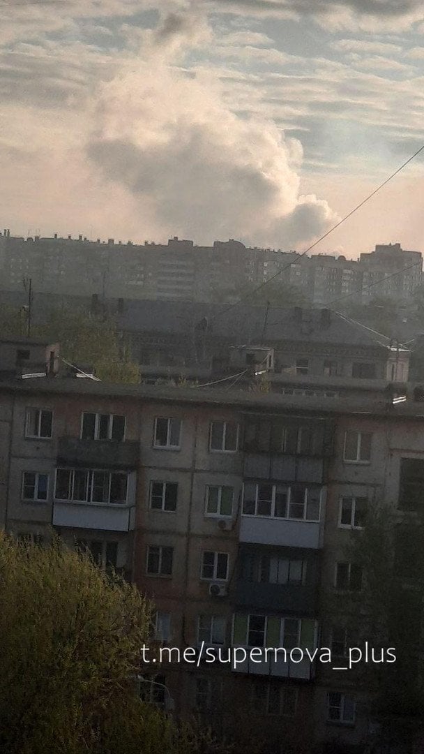 "Добрі" дрони долетіли до Уралу: росіяни верещать про вибухи, у небі димні “гриби”