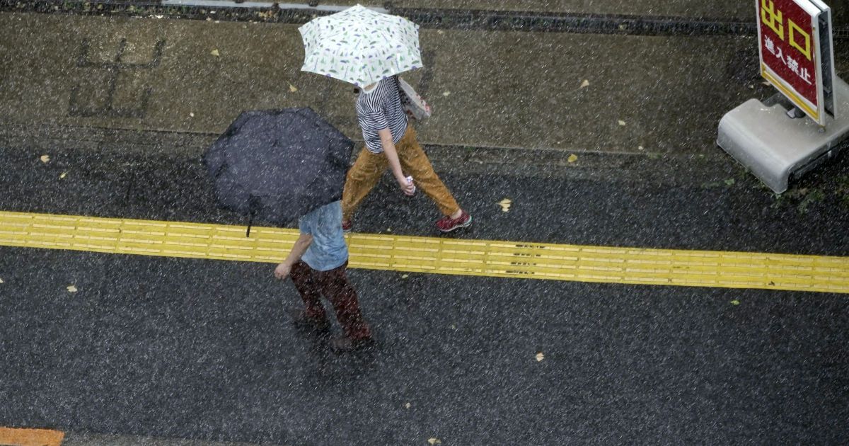 Тайфун у Японії: закриті фабрики, школи, підприємства, понад сотня поранених