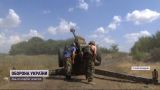 Українські військові гатять по ворогу із трофейної техніки