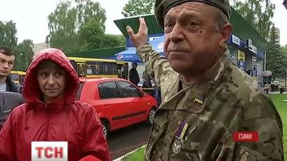 В Сумах около сотни ветеранов АТО заблокировали пригородную автостанцию