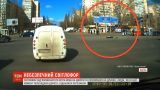 В Одессе светофор едва не покалечил прохожих