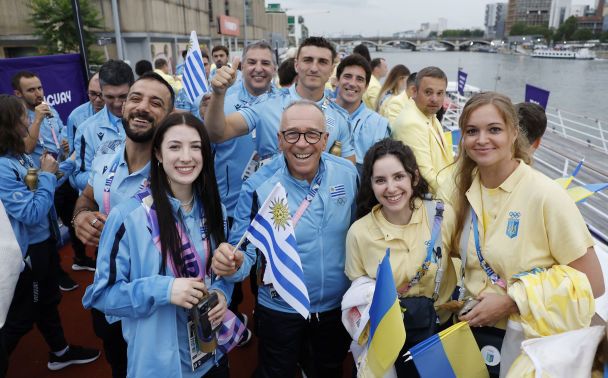 Збірна України на церемонії відкриття Олімпіади-2024 / © Associated Press