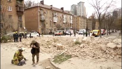 Кличко показал свежее видео с места ракетной атаки в Киеве