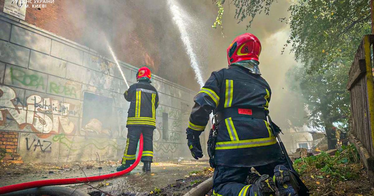 Пожежа у триповерховому будинку Києва 18 жовтня