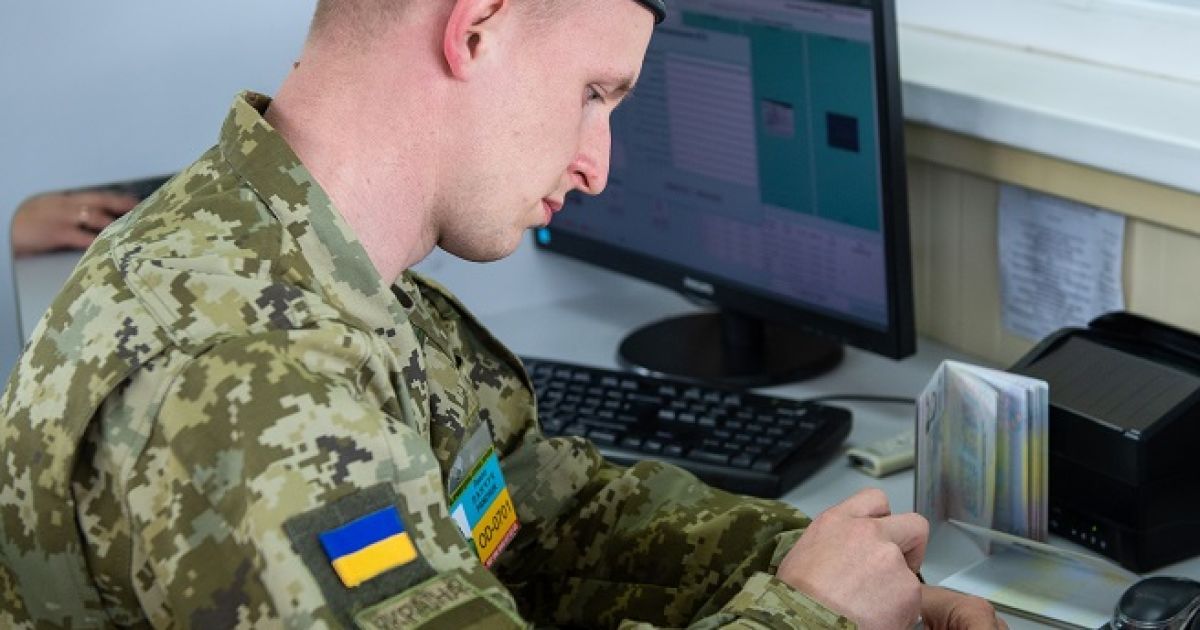 Дев'ять афганців, яких евакуювала Україна, попросили про статус біженця