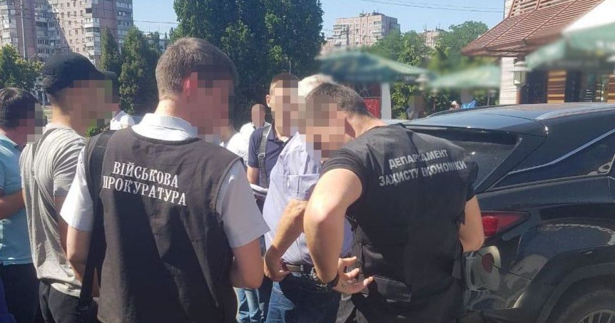 Голову ОТГ на Дніпропетровщині затримали під час отримання хабара у 25 тисяч доларів
