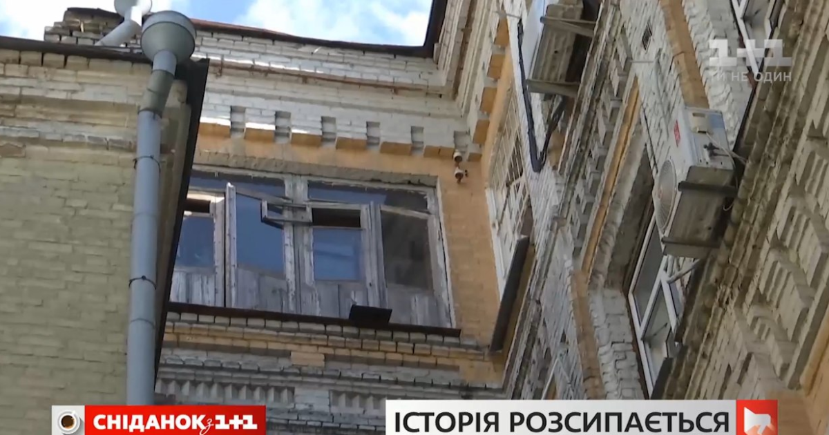 В центре Киева может рухнуть историческое здание - на фасаде появилась огромная трещина