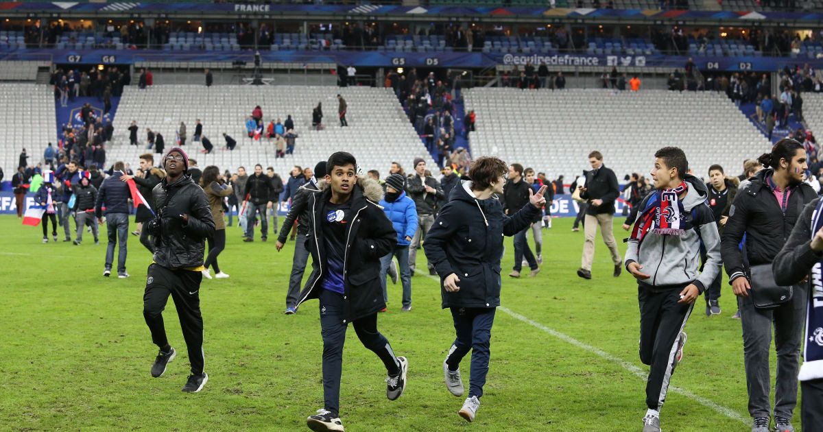 Серия терактов в Париже произошла 13 ноября.