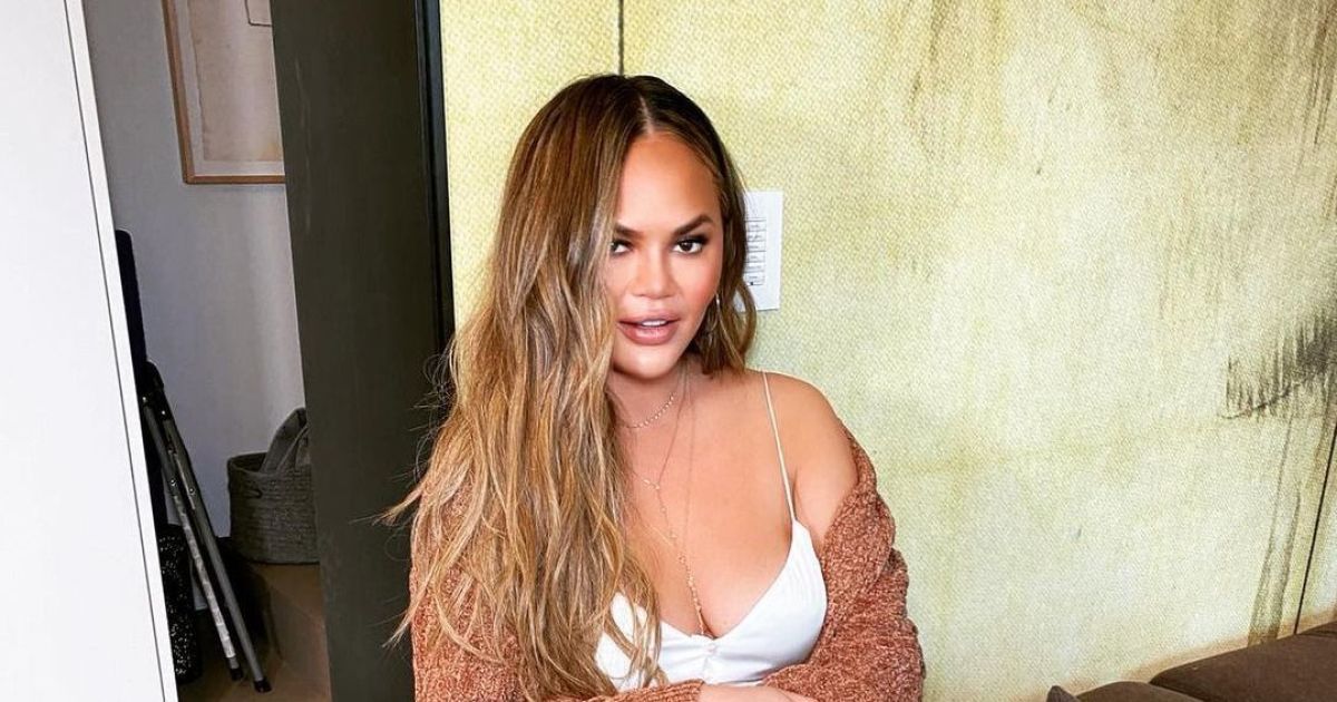 Теңіздегі киім ауыстыратын бөлмедегі жасырын камера