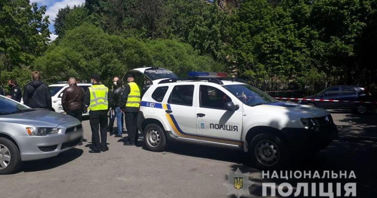 У Києві біля храму сталася стрілянина - поранено чоловіка