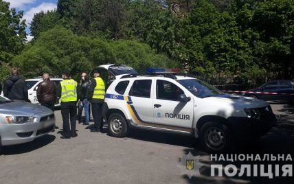 У Києві біля храму сталася стрілянина - поранено чоловіка