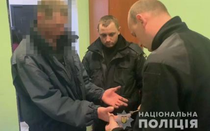 Деревянным стулом по голове: в Одесской области квартирант избил женщину и унес телевизор