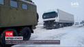 В нескольких регионах Украины из-за снегопада пришлось перекрывать трассы